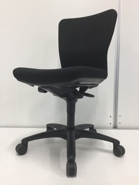 【中古】カロッツァ  CK33ZR-FJM1 オカムラ（okamura） 肘無ローバックチェア