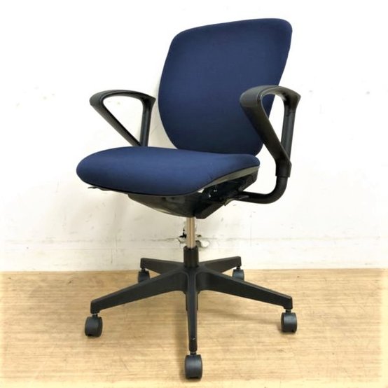 【中古】プラオ  KE-246GS-T1B2 イトーキ（ITOKI） 肘付ローバックチェア