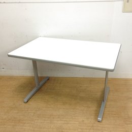 【ホワイト天板のミーティングテーブル】オカムラ製　8177シリーズ　ホワイト