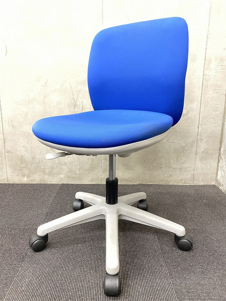 コスパ最強！【鮮やかなブルーカラーとさわやかなホワイトシェル】まとめ買いが超お得！
                        エニーザ 
                                    中古
            