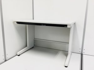 大人気／定番／配線取り出し口、少々日焼け有　配線機能充実でオフィスをキレイに！　◆イトーキ／ITOKI◆CZデスクシリーズ　※本体カラー：ホワイト