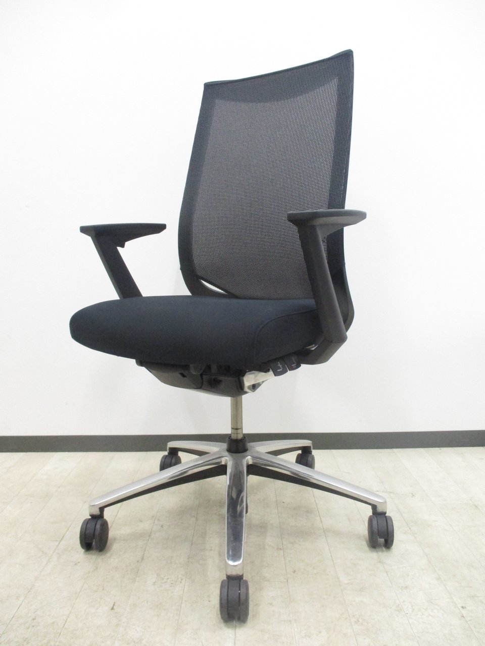 【背面が蒸れにくいメッシュ地】流通が少ないレア商品が4脚入荷！状態良好品の為お早めに！
                        プレリュード 
                                    中古
            