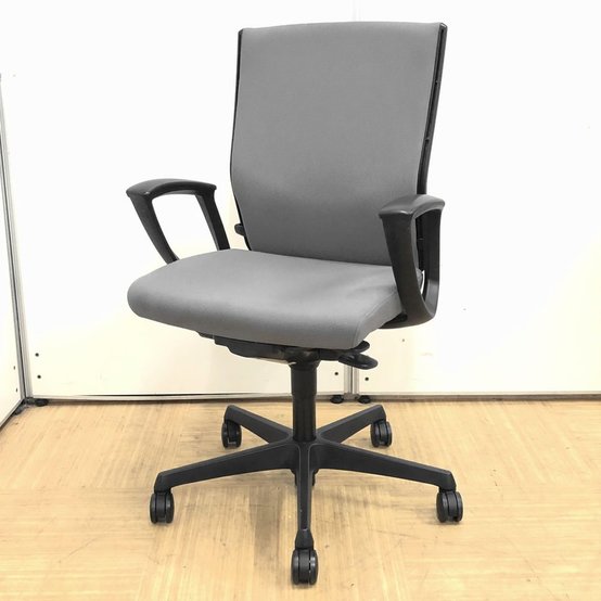 【中古】エスクード（クッション）  C445ZR FFW9 オカムラ（okamura） 肘付ハイバックチェア