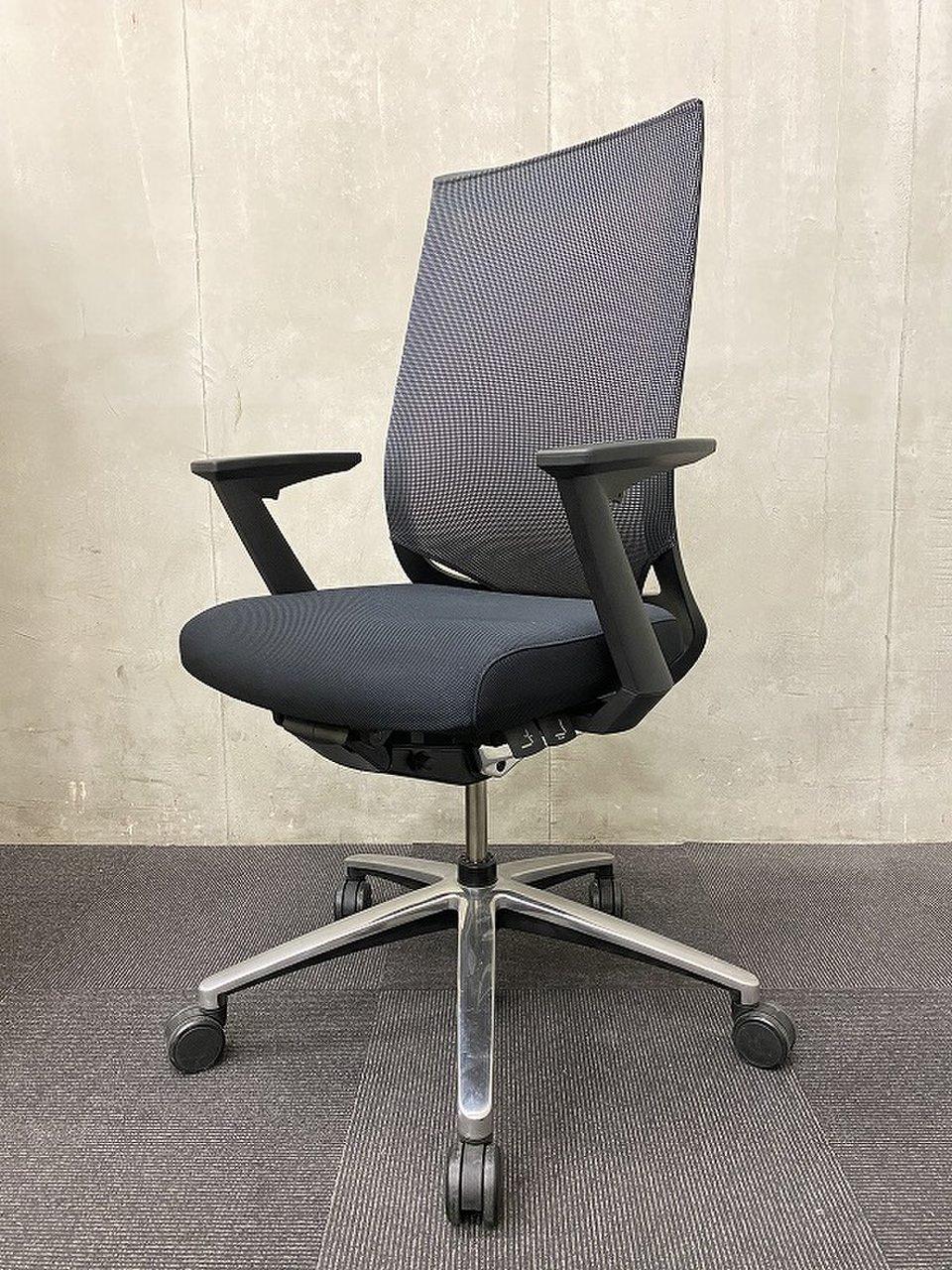 滞留品の為、大特価！【美品】【メッシュ】斬新な肘掛けがカッコいい！【倉庫在庫品】【メッシュチェア】
                        プレリュード 
                                    中古
            