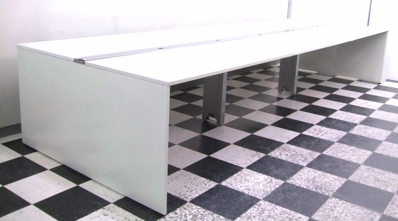 【倉庫在庫品】
大きなフロアにも対応！
12人向けフリーアドレスデスク！
サイズの組み合わせ自由自在！
                        インターリンク 
                                    中古
            