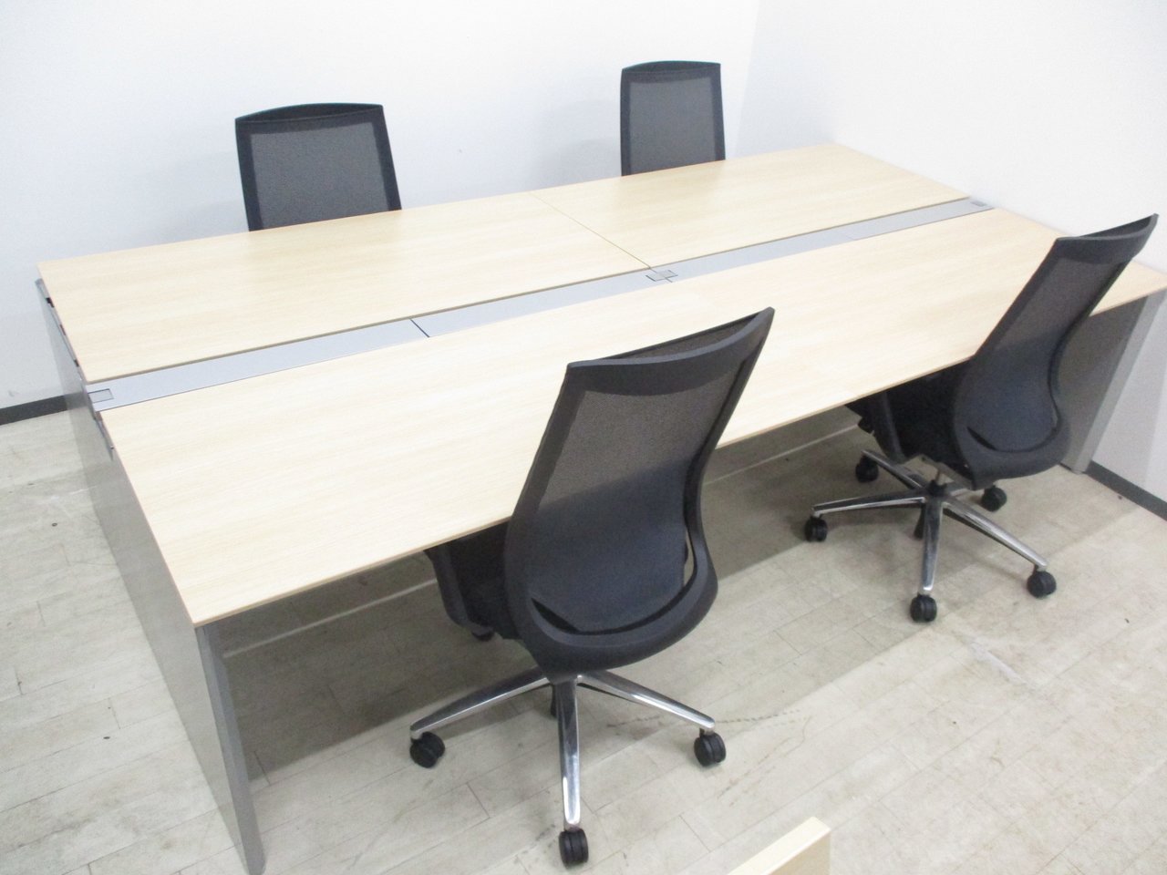 【4人用フリーアドレスデスクのセット販売！】コクヨとオカムラの人気商品のセット販売！
                        プロユニットフリーウェイ 
                                    中古
            