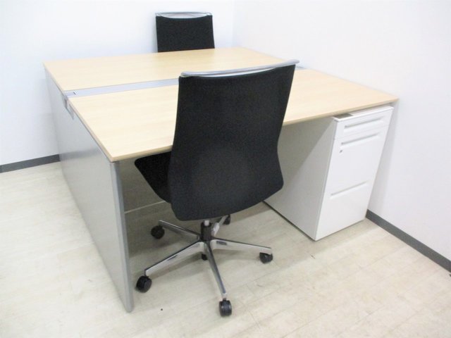 【中古】プロユニットフリーウェイ   オカムラ（okamura） 平デスクセット