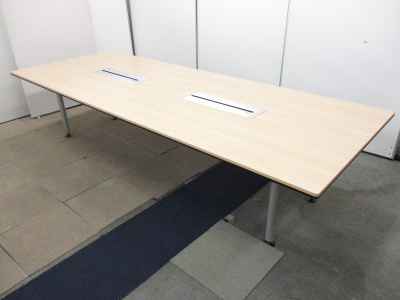 130,000円⇒78,000円【高級会議用テーブル！】【応接用としてもお使いいただけます！】【倉庫在庫品】※滞留品の為、大特価！
                        ラティオⅡ 
                                    中古
            