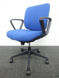 【ふっくらクッションが心地よい！】■オカムラ製　オフィスチェア　CG-Rシリーズ　肘付　ブルー