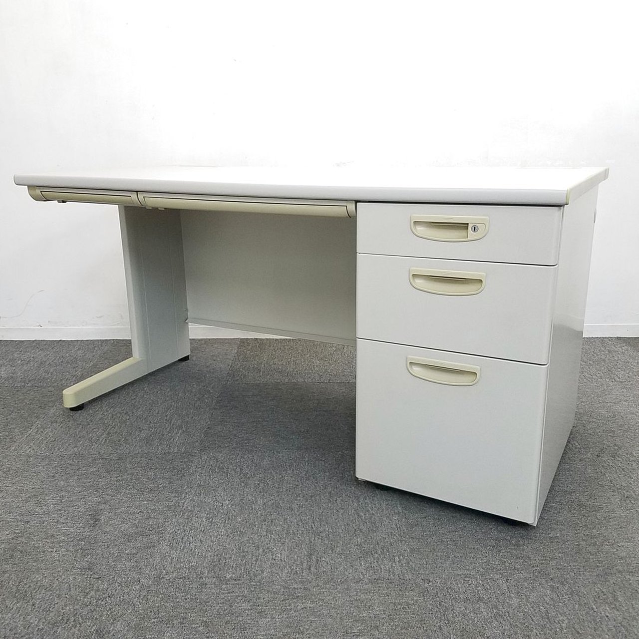 【2台入荷】明るいニューグレー色の片袖デスク入荷！中古　オフィスデスク　事務用品　テレワーク　在宅ワーク
                        neos NED
                                    中古
            