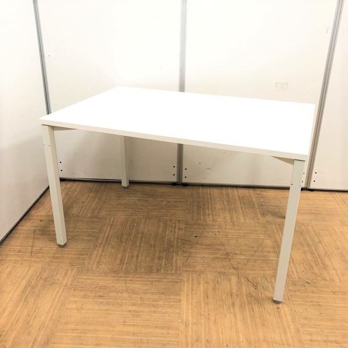 シンプルながら程よいサイズで面談からミーティングなどに使えます！
                        ノティオ 
                                    中古
            