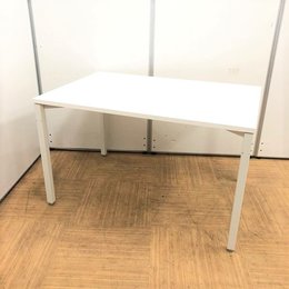 シンプルながら程よいサイズで面談からミーティングなどに使えます！