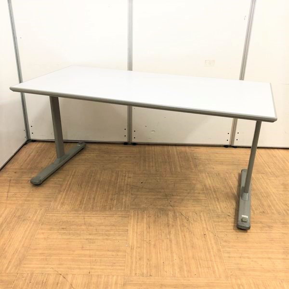 【キャスター付きで移動も簡単】幅1500㎜の4人用広めタイプ！キャスターはロック機能付き！
                        8194シリーズ 
                                    中古
            