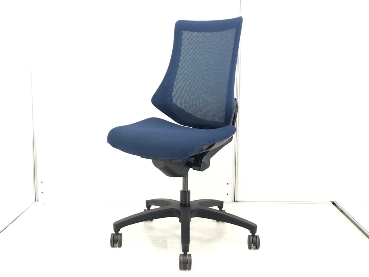 【状態良好】人気のエフチェアがロットで入荷！！入れ替えだけでなく個人のお客様にもオススメ！！
                        エフ 
                                    中古
            