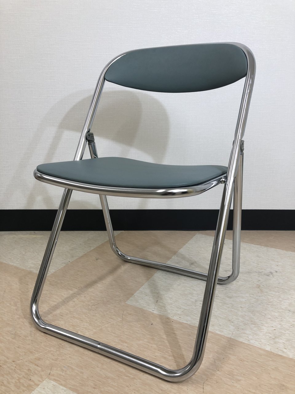 コクヨ製/パイプ椅子/グリーン　若干切れ目ありだから安い！
                        その他シリーズ
                                    中古
            