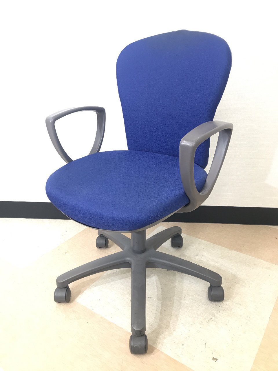 【背面しわ有】【肘付ききコスパ良し！！】コクヨ製　レグノシリーズ
                        レグノ 
                                    中古
            