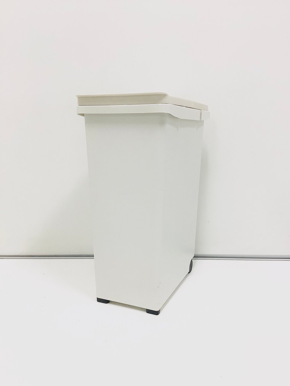 定番／稀少品／レア／オフィスの必需品／コンパクト／フタ付／ゴミ箱
                        その他シリーズ
                                    中古
            