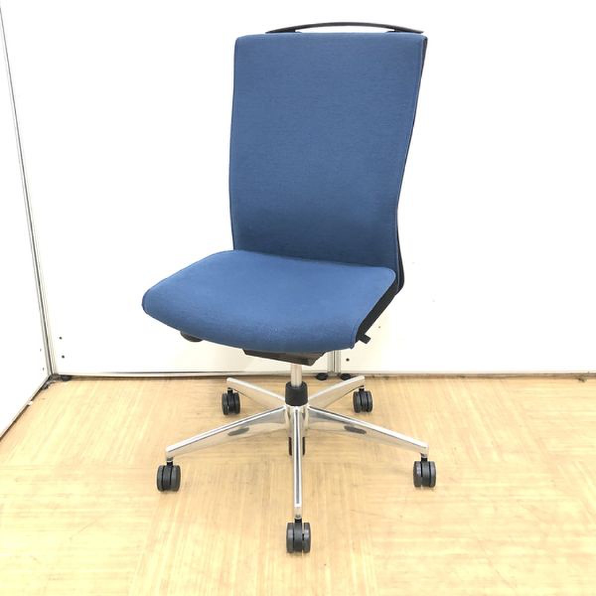 【在庫入れ替え30％off】【包み込まれるような快適な座り心地！】デザイン性と座り心地に配慮した機能性！【コートハンガー】
                        プント 
                                    中古
            