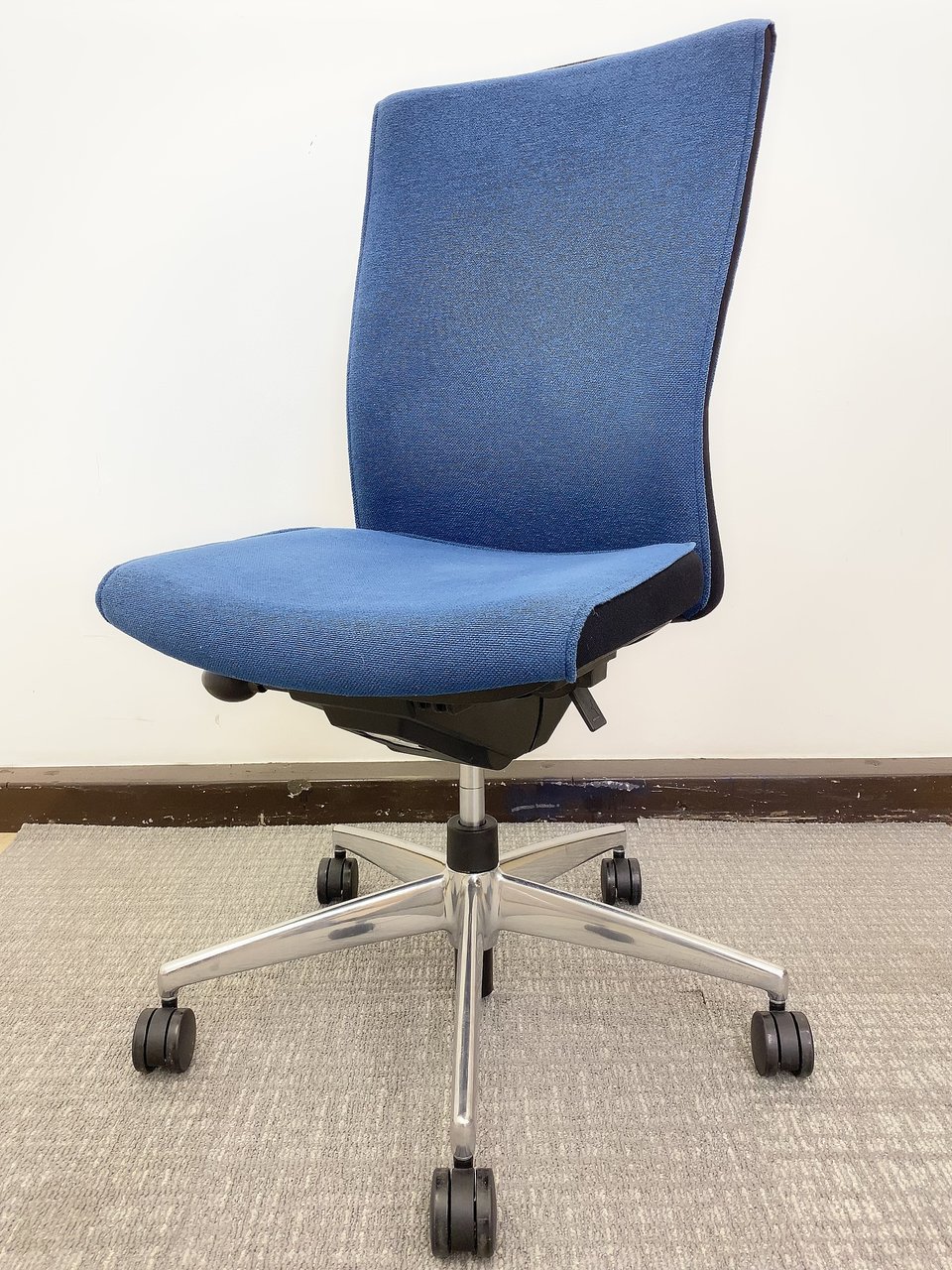 【レアカラーインディゴブルー！】デザイン性+機能性＝高コスパチェア！◆コクヨ製プントチェア
                        プント 
                                    中古
            