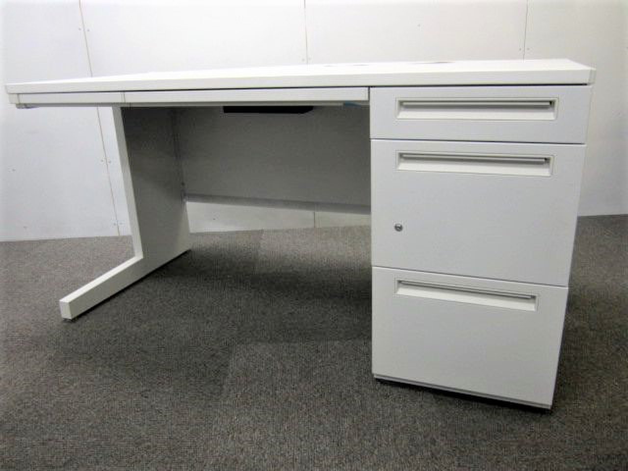 【状態良好】【Aランク】【1400㎜】【片袖机】【スカエナ】【ホワイト】【6台ロット入荷】【ウチダ製】
                        スカエナ デスク 
                                    中古
            