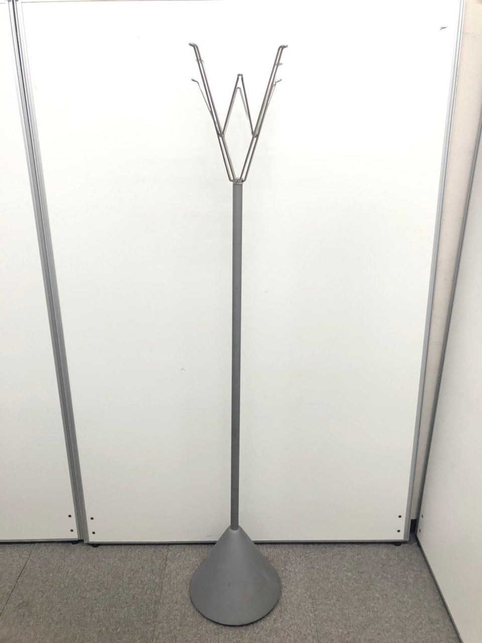 【お洒落な見た目】残り1点もの【シルバーカラー】【値下品】
                        その他シリーズ
                                    中古
            