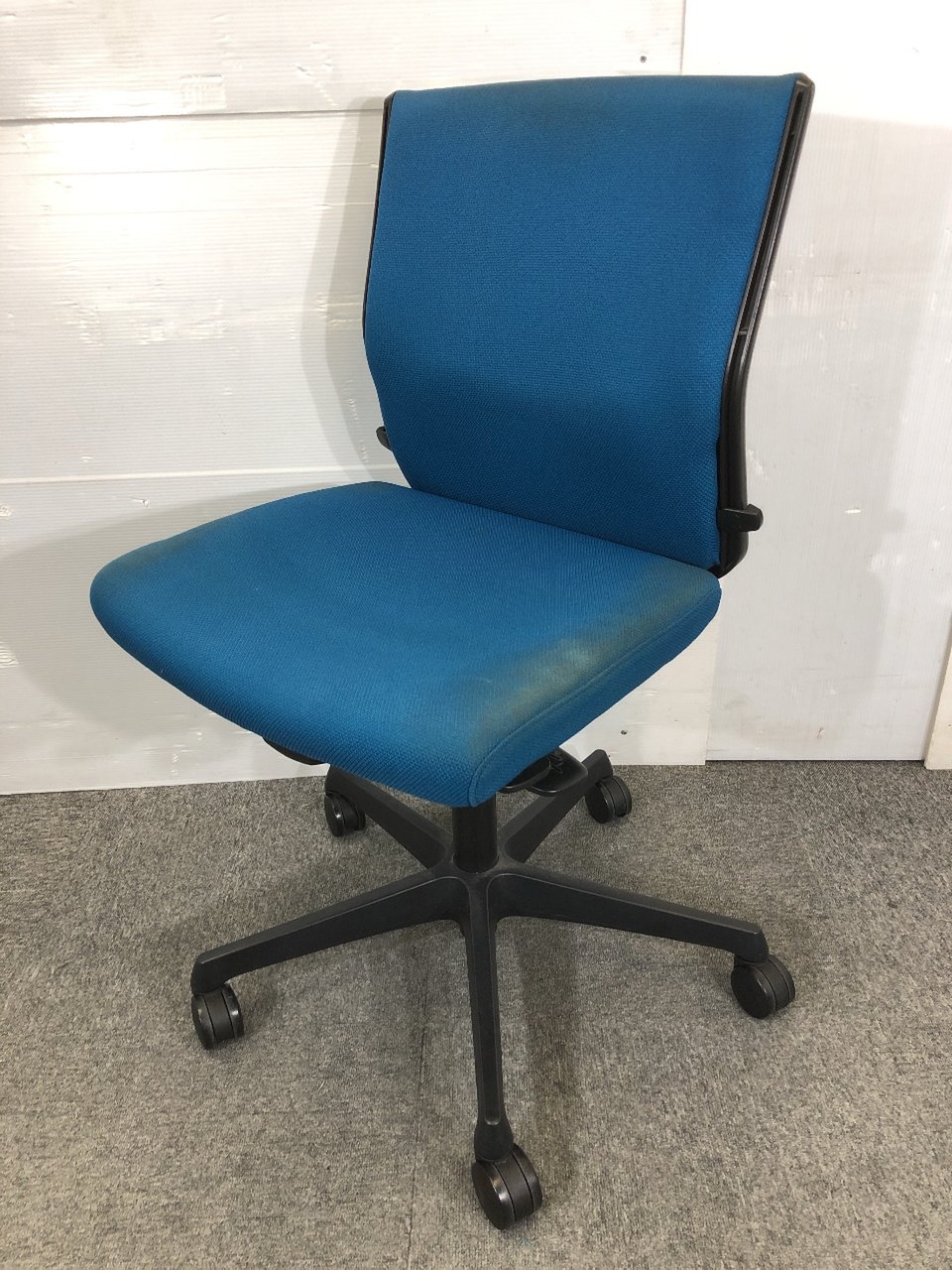 人気のオカムラエスクードチェア入荷しました！
                        エスクード（クッション） 
                                    中古
            