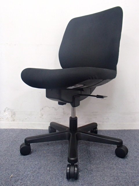【中古】トルテ   イトーキ（ITOKI） 肘無ローバックチェア