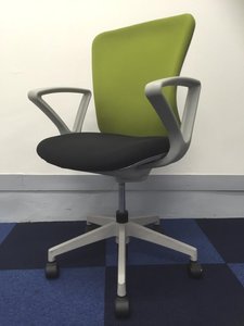 【4脚入荷！】小ぶりなサイズで非常に人気！　イナバ製バルチェ　入替　起業　開設　新規　テレワーク