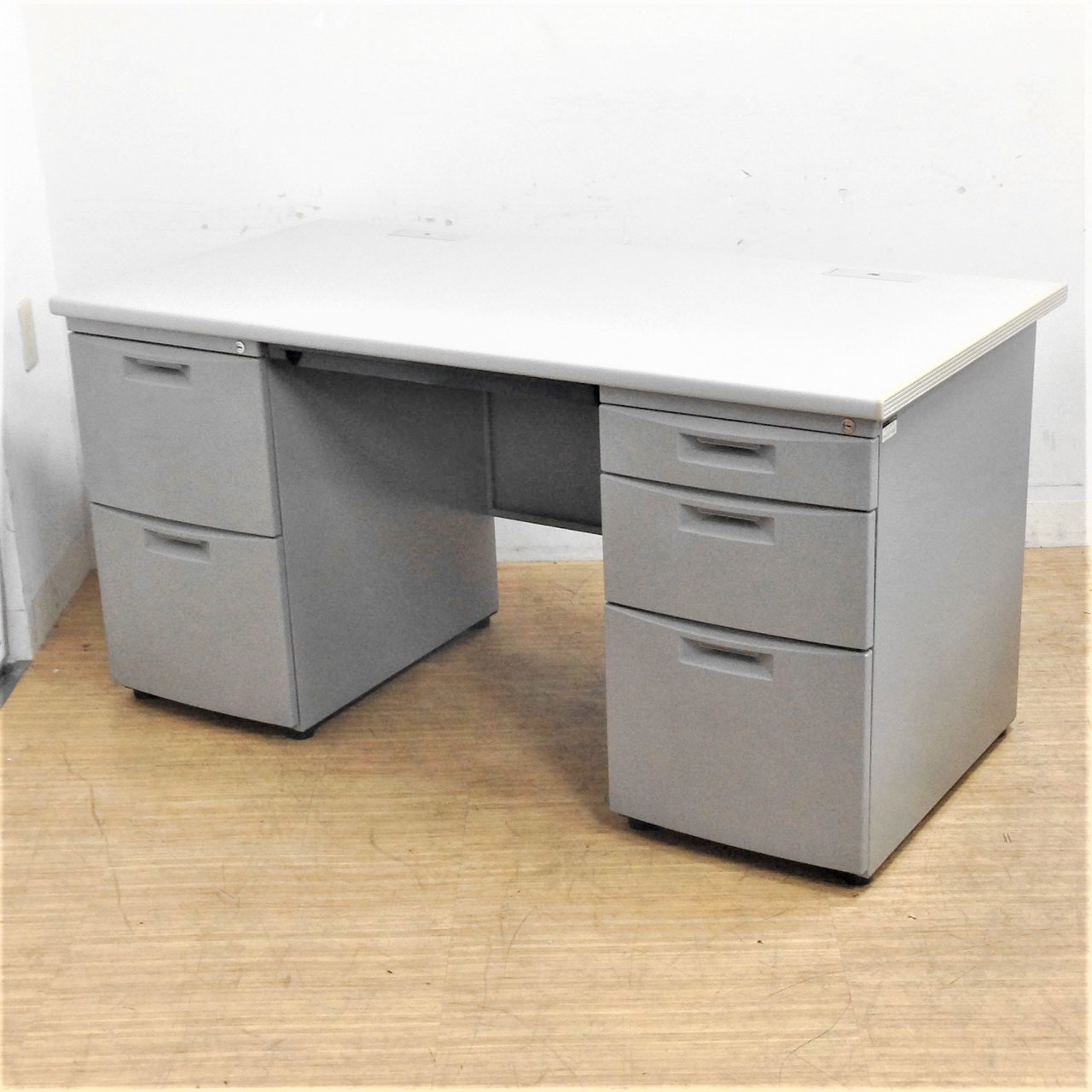 【6台限定】イトーキ｜CZ｜シンプルで使いやすい！上長席にもオススメ！【関西在庫数ナンバーワン・尼崎店】
                        CZ 
                                    中古
            