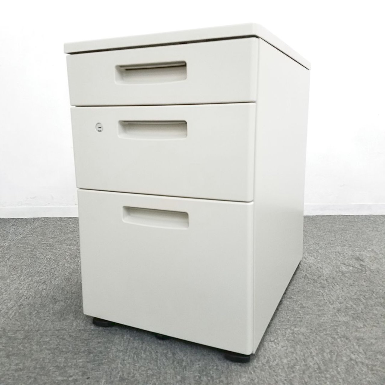 【月内納品限り】【4台入荷】コクヨ製｜3段ワゴン｜キャスター付きで席替え時もらくらく移動！　中古家具　リサイクル
                        新BS 
                                    中古
            