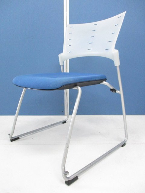 【中古】マノス   イトーキ（ITOKI） スタッキングチェア