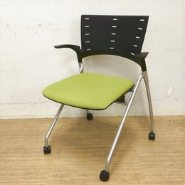 2016年製　製造年式新しくオススメ商品！　軽快なデザイン★　イトーキ　マノス　肘付き