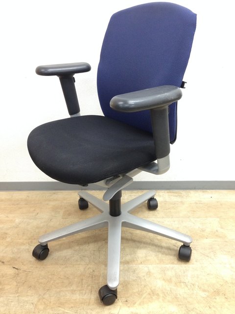 【中古】キャスト   ウチダ（UCHIDA) 肘付ローバックチェア