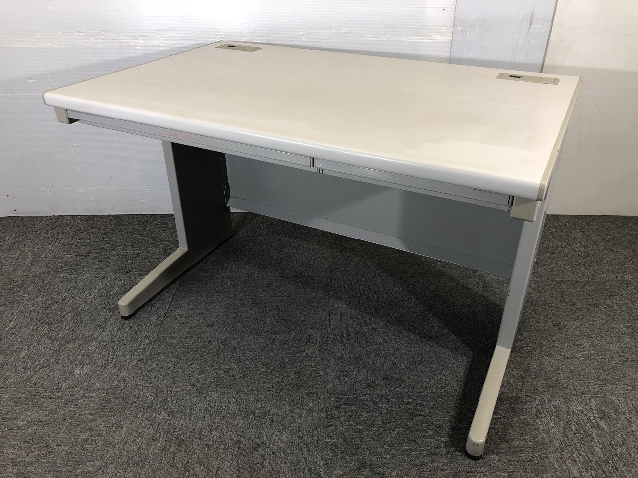 ウチダ　平デスク　コンパクトサイズW1000　1台入荷致しました！
                        ジャスト 
                                    中古
            