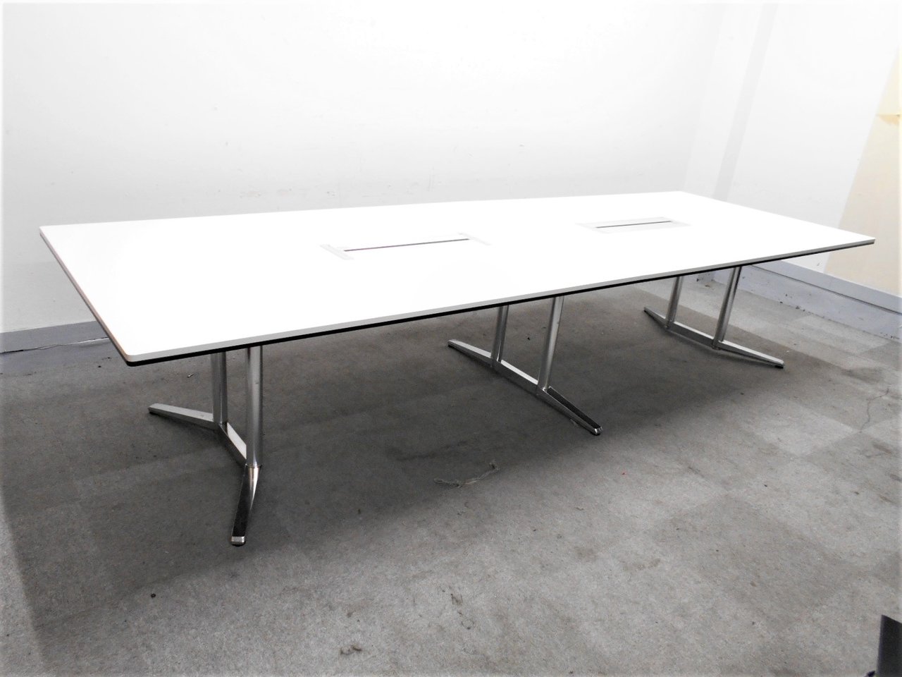 【大反響の高級大型テーブル緊急入荷！】オカムラ製・ラティオⅡ　幅3600mmなので6～10名様の使用がオススメ！
                        ラティオⅡ 
                                    中古
            