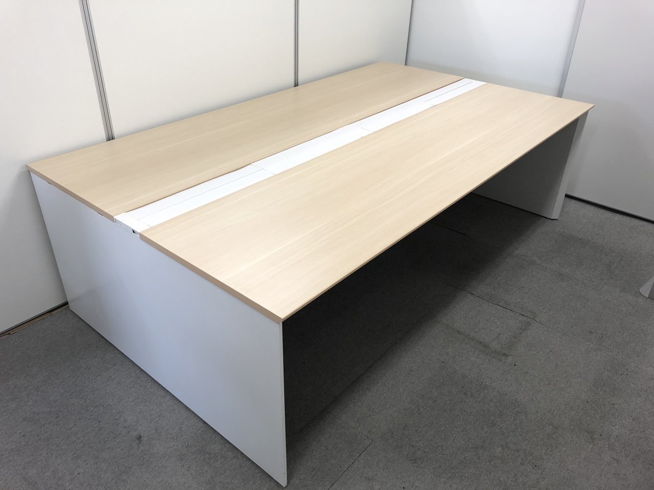 【在庫処分セール品！】
オフィスのイメージを明るくする木目調天板！
サイズのご相談承りますのでお気軽にご相談ください【J9】【9】
                        アルセナ 
                                    中古
            