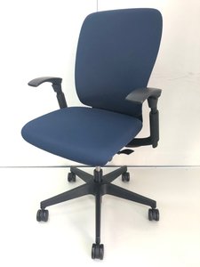 【シンプルで使いやすい】イトーキ製フルゴチェア/取っ手付き/コスパが良い椅子