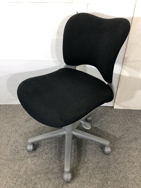 【中古】Oval  プラス（PLUS） 肘無ローバックチェア