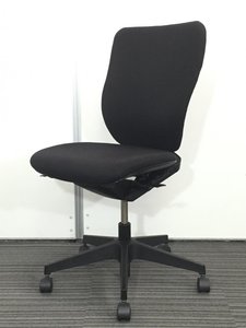 【クリーニング済み】【デスクワークにお勧め！】イトーキ製/プラオ/ブラック色