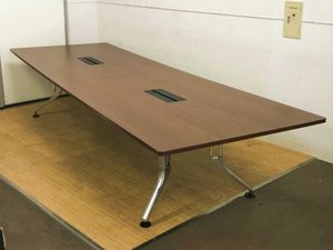 【価格見直しました】配線ボックスも備えた上質な会議テーブル　ウチダ　マインズ　デザイナー：ウド　シル氏　ダークファインウッド色
