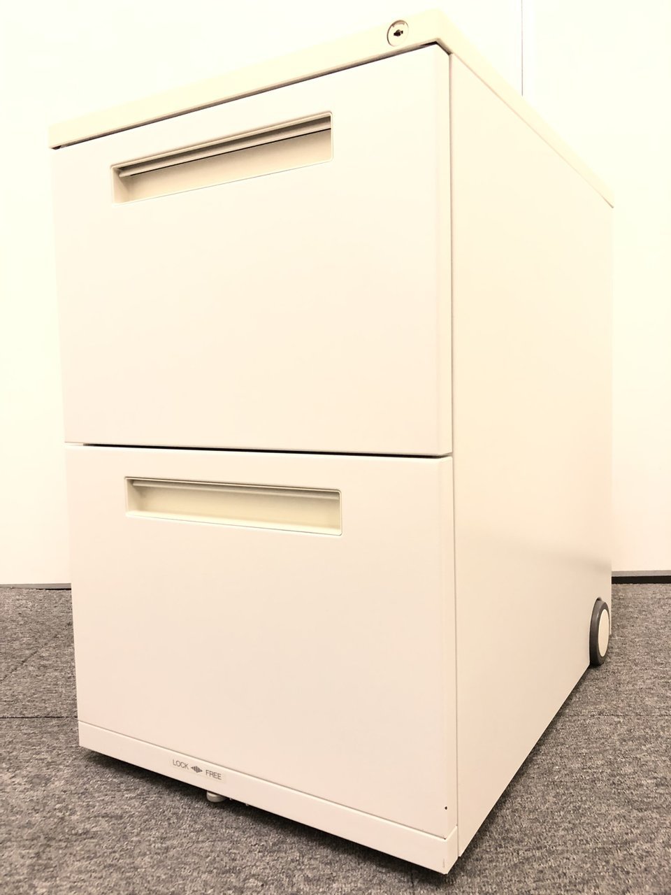 通常デスク用のワゴン!!A4サイズの書類収納にお困りの方にオススメ!!【中古】【オフィス家具】【東京】【大阪】【愛知】【岐阜】
                        WAGON 
                                    中古
            