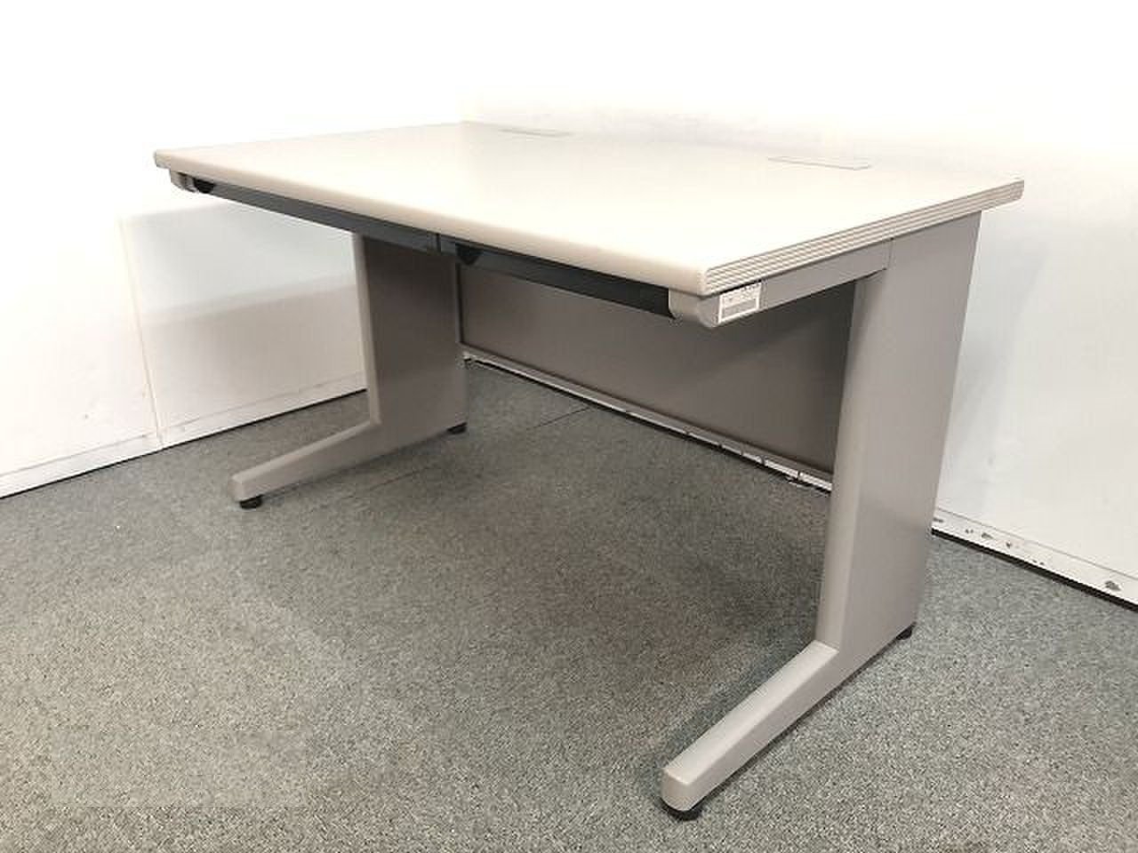 【定価約6万円！！広々使用でき人気サイズの平机の入荷です！！】■イトーキ■CZ
                        CZ 
                                    中古
            