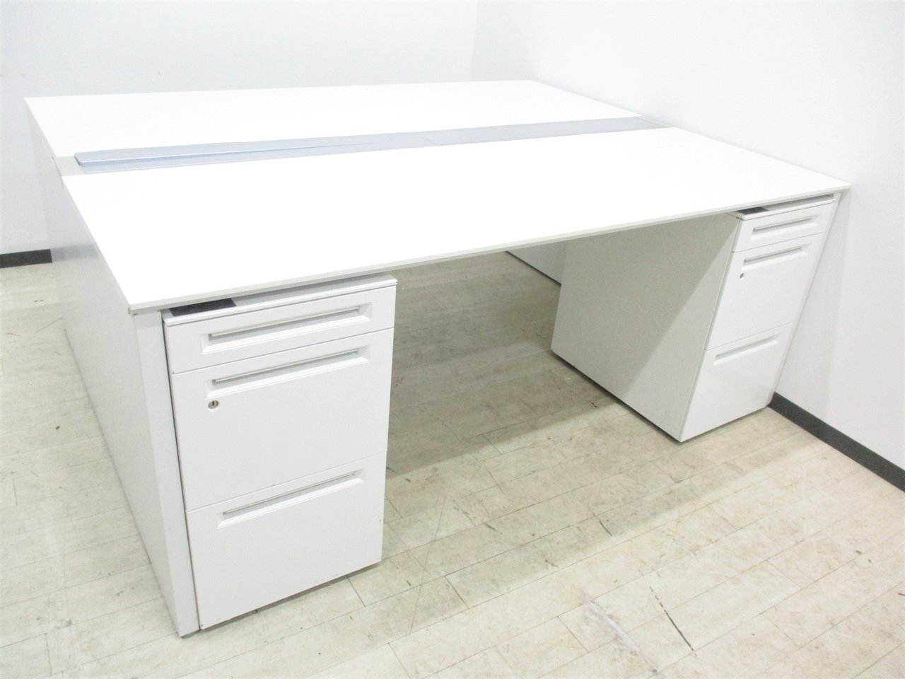 【両袖机2台分】ワゴンとフリーアドレスデスクのセット販売！特別価格！
                        アルプレイス 
                                    中古
            