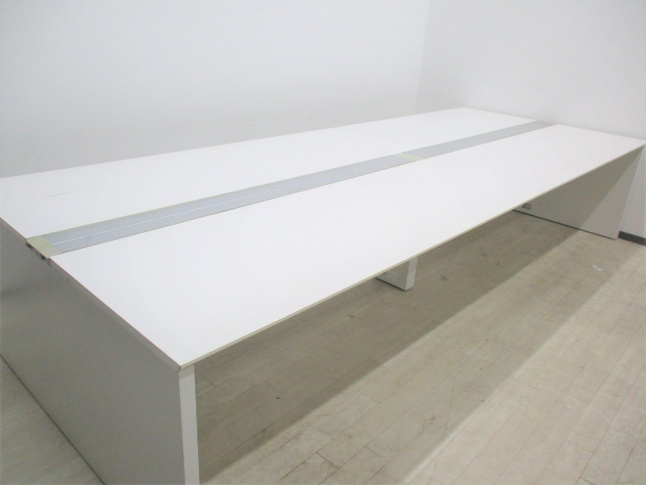 【清潔感】【ホワイト】【フリーアドレスデスク】コロナ対策にもおすすめ！
                        アルプレイス 
                                    中古
            