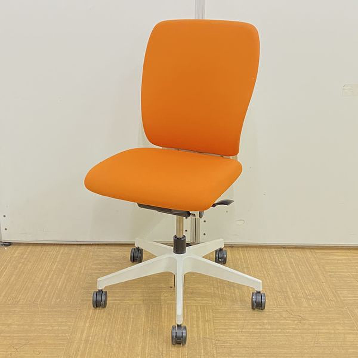 【在庫入れ替え30％off】【最新モデルでオフィスを明るくしてみませんか？】【イトーキ/フルゴ】
                        フルゴ 
                                    中古
            