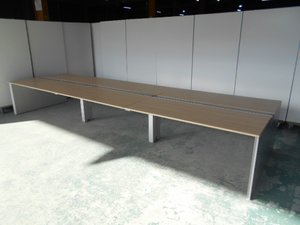 トップメーカーオカムラ製｜フリーアドレスデスク|流行のナチュラルの天板【関西倉庫在庫】