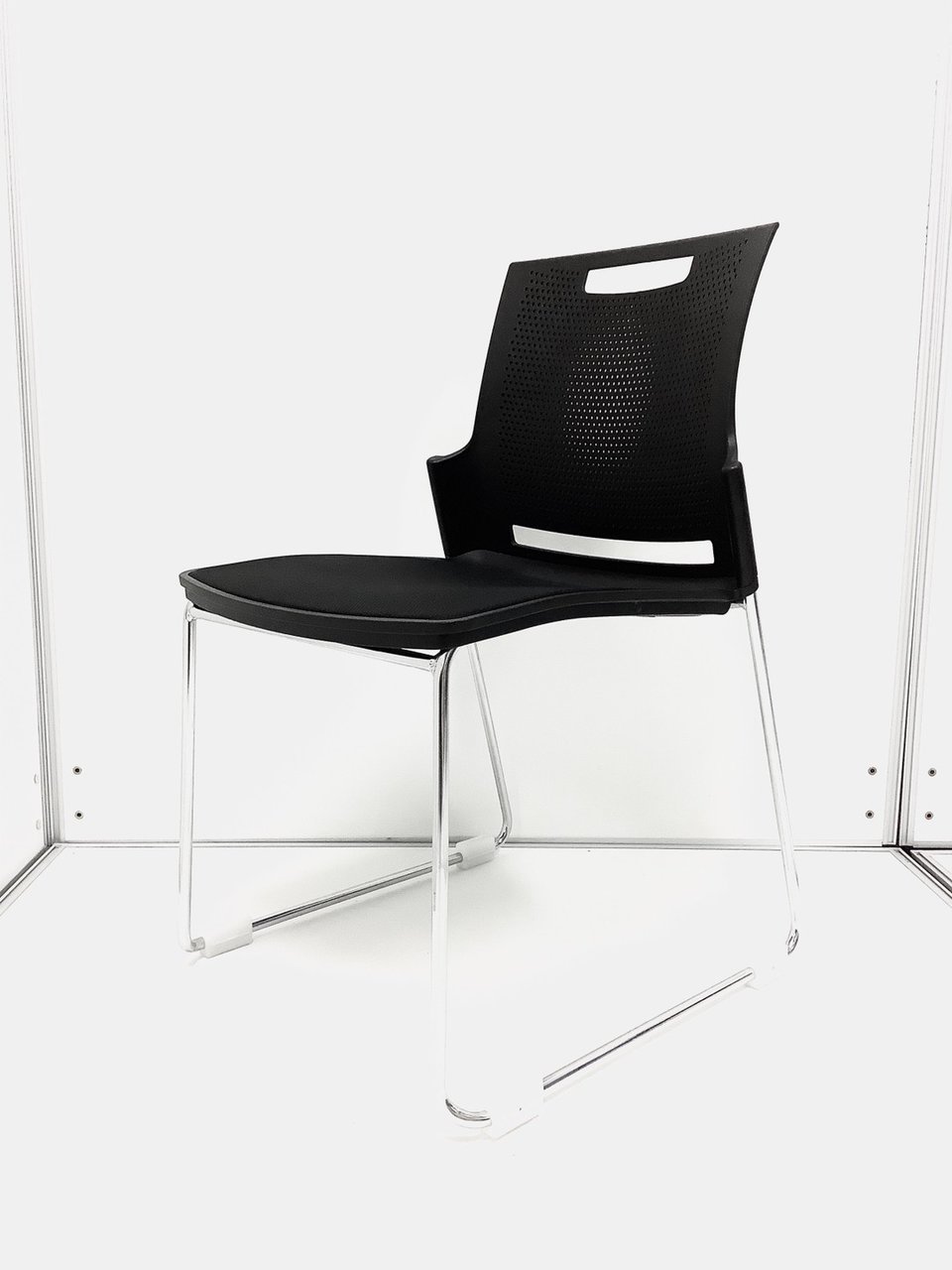 人気／定番／多目的チェア／ミーティングチェア　◆Okamura／オカムラ　◆SCHOLARLUFT／スカラールフト　※本体カラー：ブラック
                        スカラールフト 
                                    中古
            