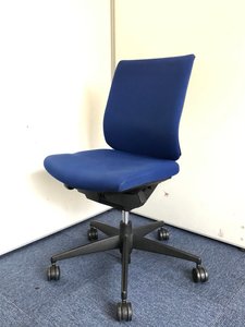 テレワークで大人気！本格オフィスチェアが1万円☆本体が軽いのでらくらく移動できます。