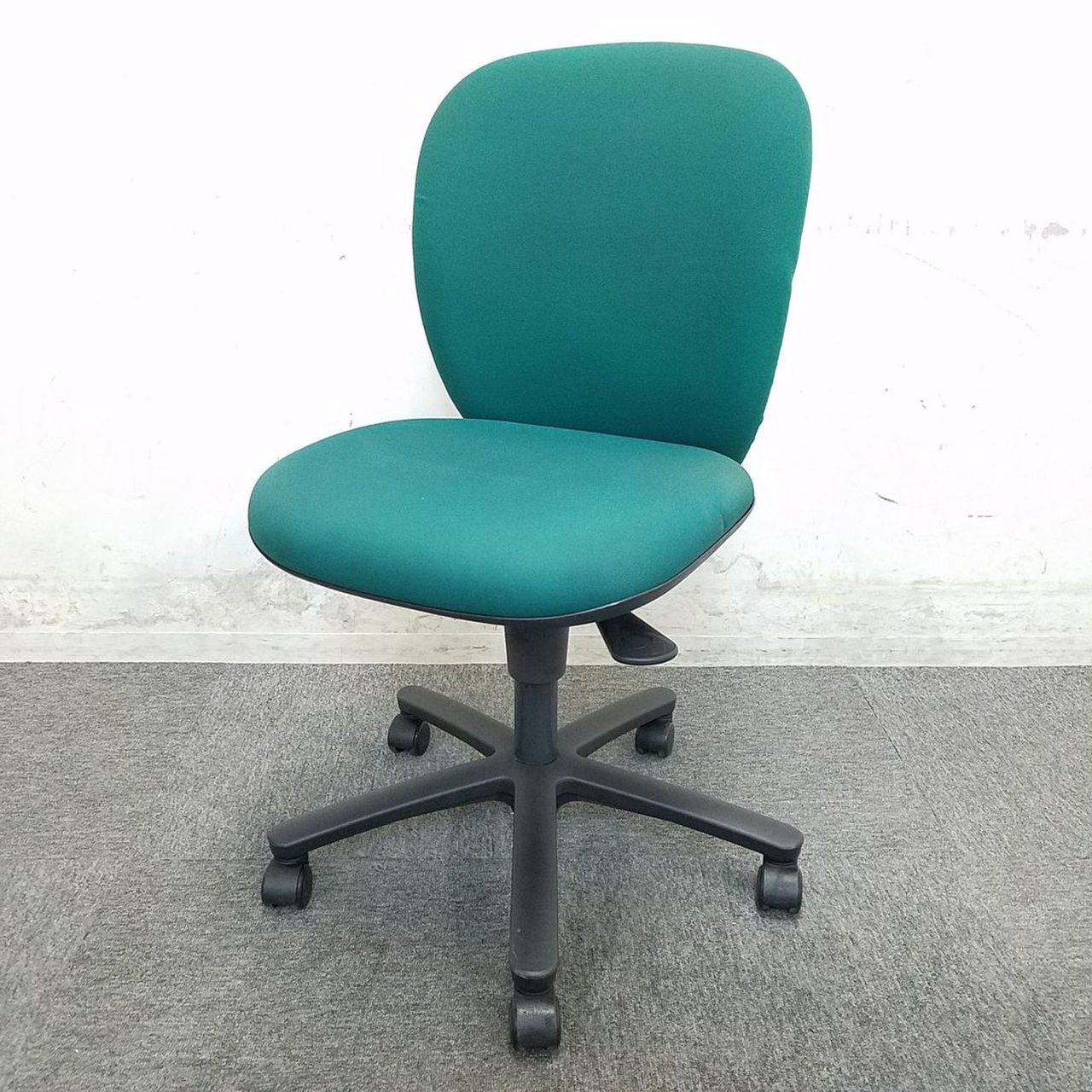 【コスト重視】【格安】【グリーン】【肘無し】【ローバック】【ロット】【入替】【5000円以下】
                        リエット 
                                    中古
            