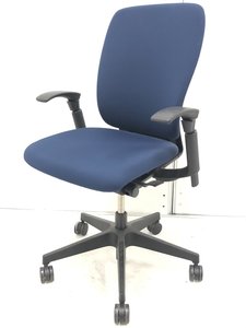 【体にフィットする快適な座り心地！】■イトーキ製　フルゴチェア　アジャスタブル肘付